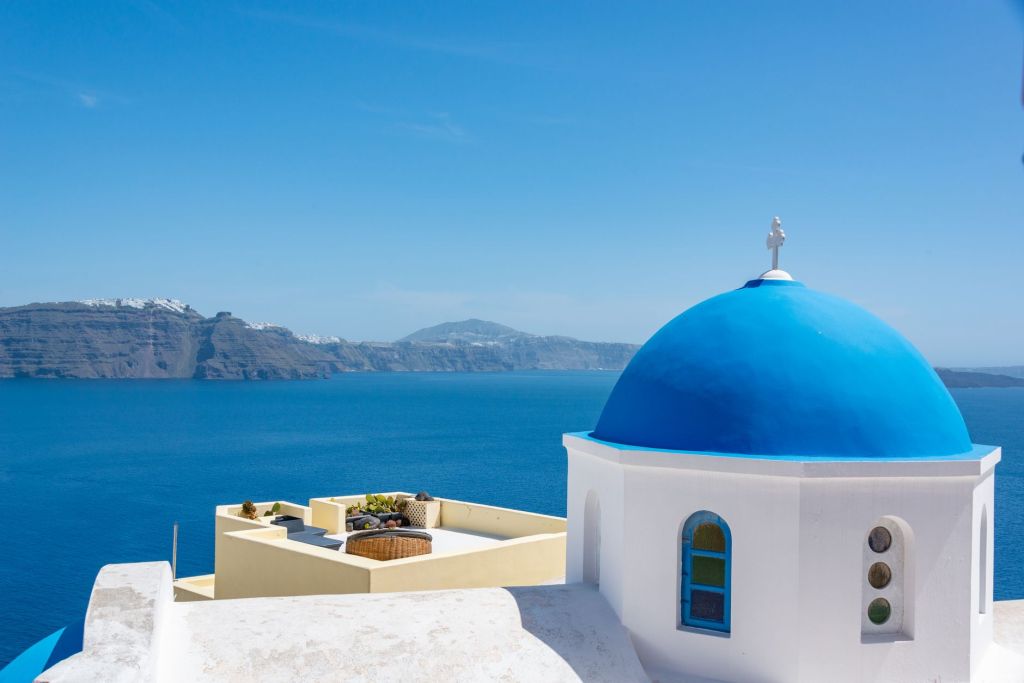 How We Took Our Family to Greece (Santorini, Naxos, Athens + Paris Stopover) on&nbsp;Points